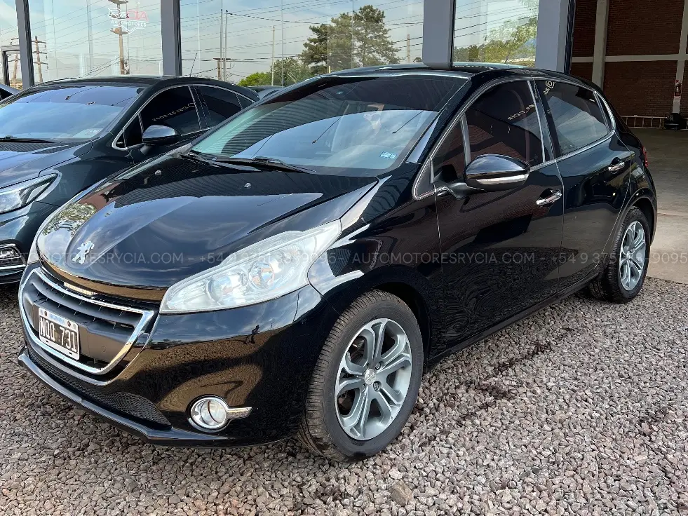 Peugeot 208 Feline Pack Cuir – foto 3 de 13