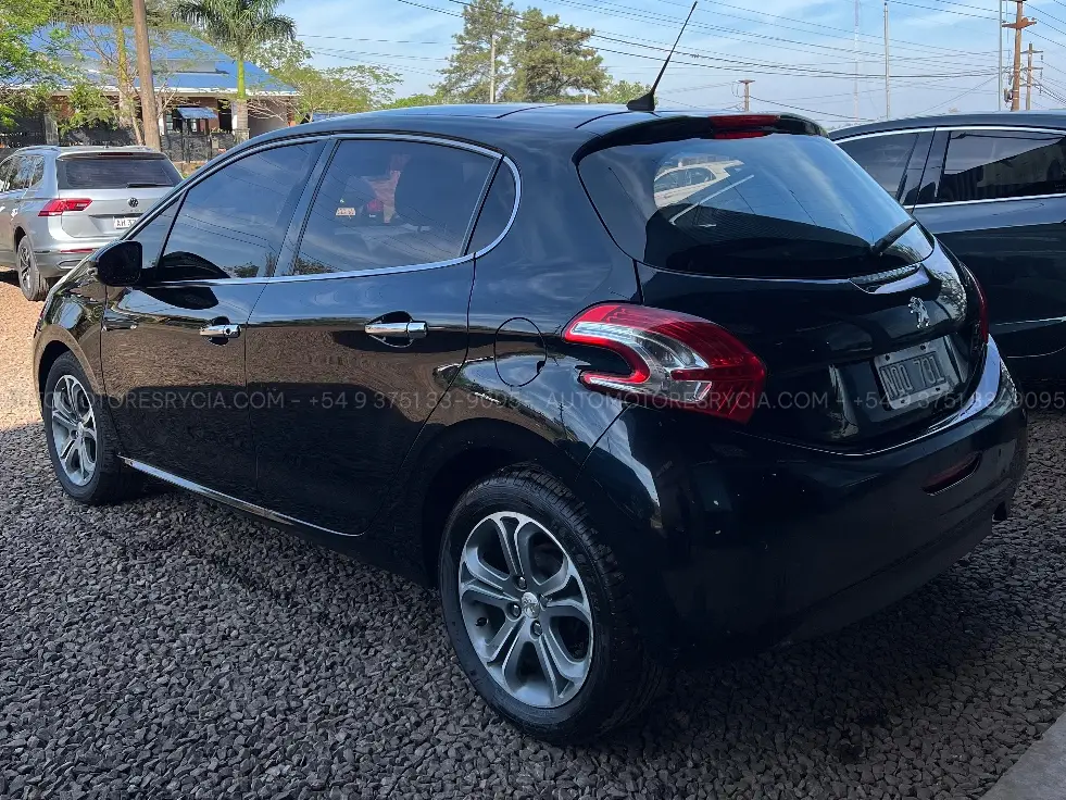 Peugeot 208 Feline Pack Cuir – foto 4 de 13