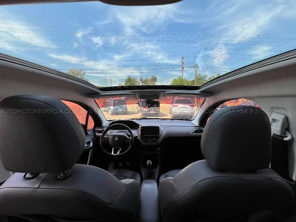 Peugeot 208 Feline Pack Cuir – foto 11 de 13