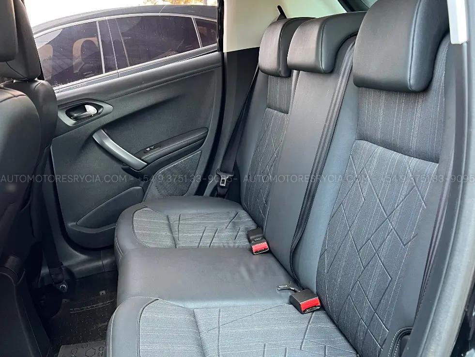 Peugeot 208 Feline Pack Cuir – foto 12 de 13