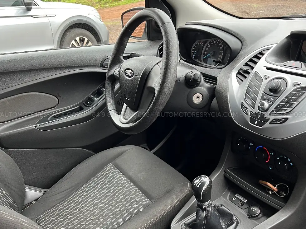 Ford KA SE – foto 9 de 11