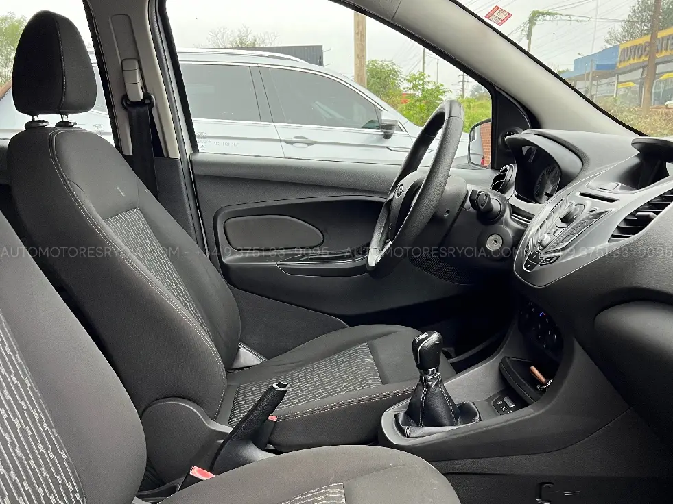 Ford KA SE – foto 10 de 11