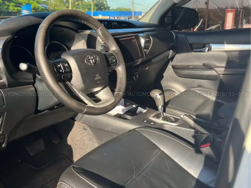Toyota Hilux SRX – foto 5 de 7