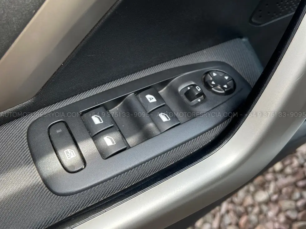 Peugeot 2008 Feline – foto 6 de 10